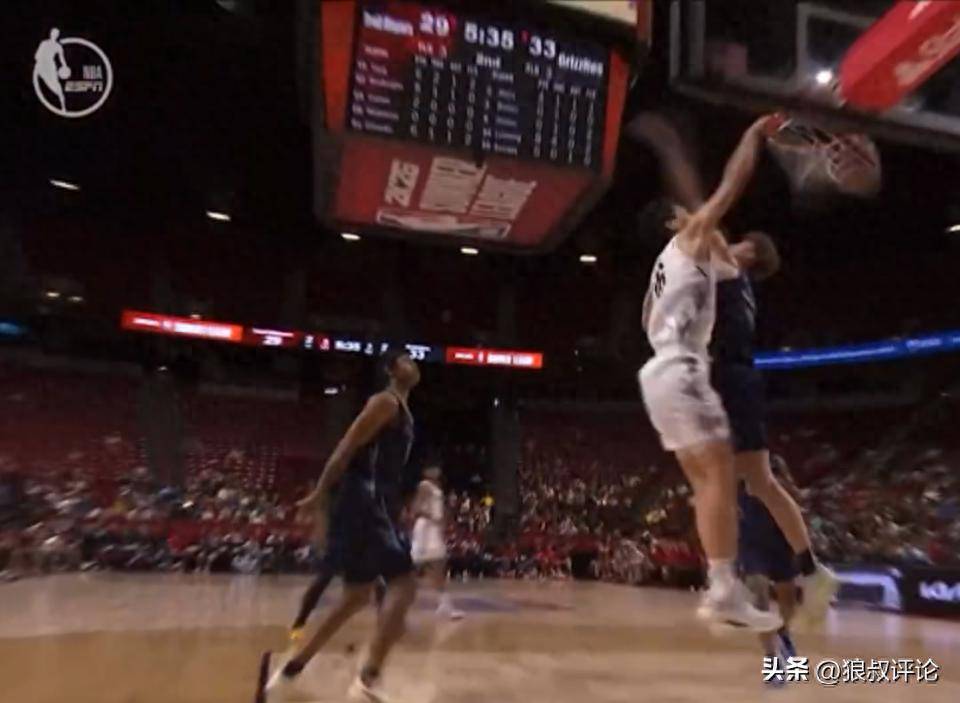 九游体育官网-Doinb迎来二十赛季出色发挥，老鹰观众热烈欢呼！全场沸腾不已(火箭老鹰比赛集锦)
