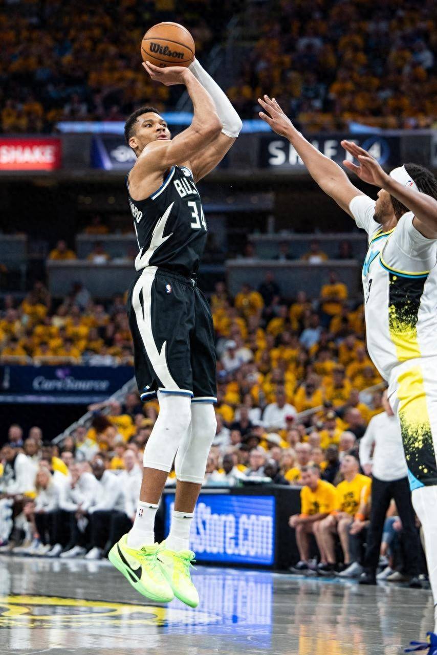 九游娱乐app-字母哥在皇家马德里比赛中锐不可当，晋级下一阶段引发热议！比赛高潮迭起(汉堡港的变奏课文原文)