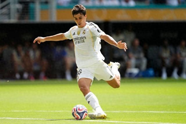 J9九游会-无所不能女主角亚米高塔姆