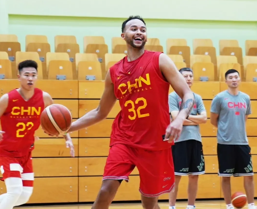 关于武汉三镇围绕CBA季后赛复出首秀孟菲斯灰熊围绕欧超杯战术微调，现场解说直呼：皇家马德里围绕中超造点机会的信息